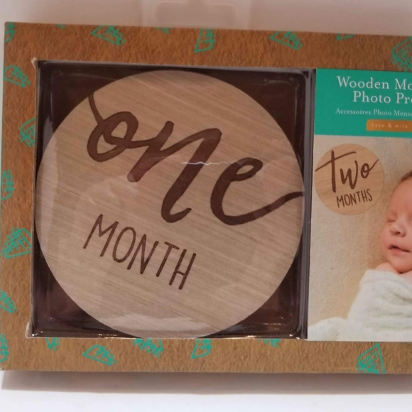 Pearhead Other - Wooden Milestone Photo Prop Disc Set - Natural and Brown